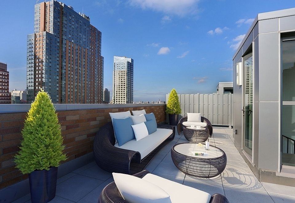 1st image of 81 Fleet Pl APT 15B
