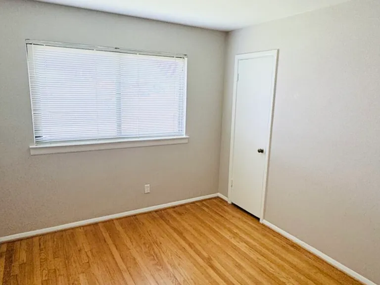 816 Lakeside Dr — Photo 7