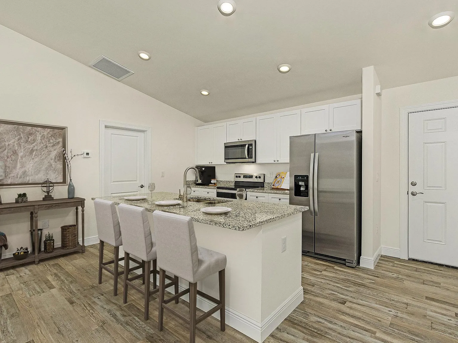4 bed, 1665 sqft, $2,200 — Photo 2