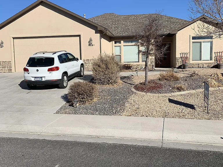 464 1/2 Chatfield Ln — Photo 1