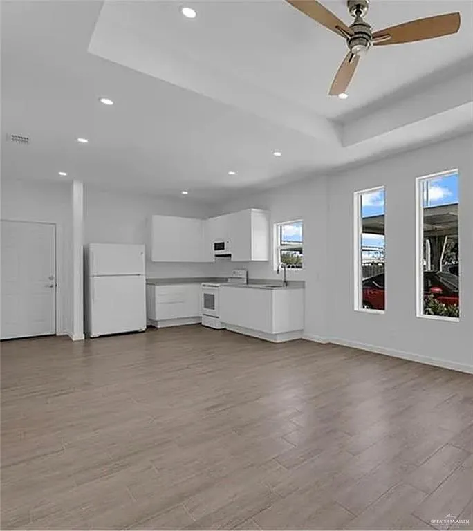 Building Photo - 1403 Marcela Dr #4