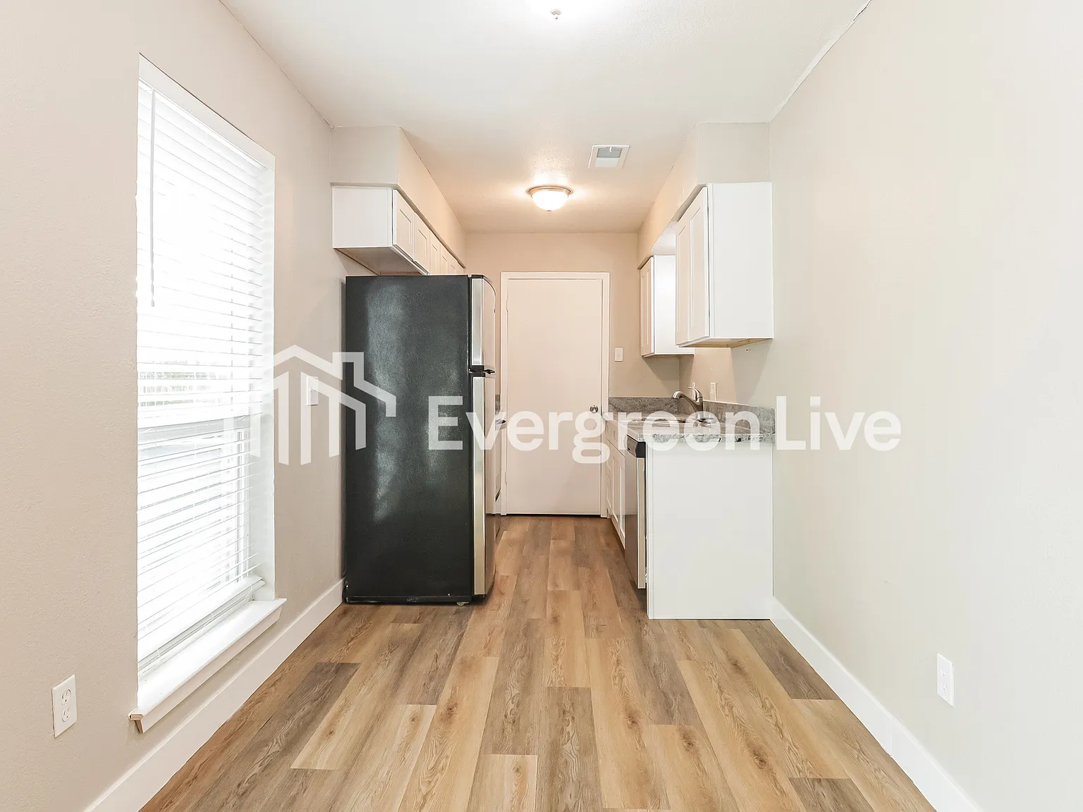 3 bed, 2.0 bath, 1270 sqft, $1,485 — Photo 2