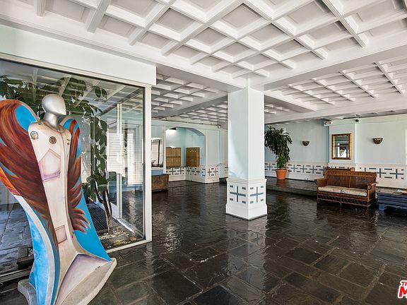 4th image of 634 S Gramercy Pl #204