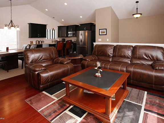 4th image of 32190 Pinedale Ln