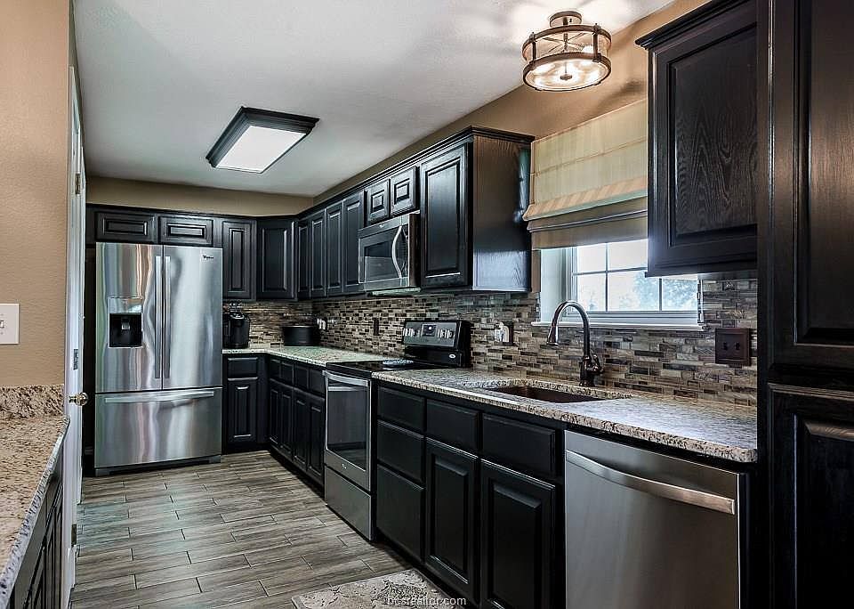 1st image of 6601 Waterway Dr