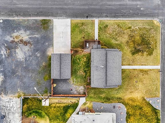4th image of 1255 E Larch Street