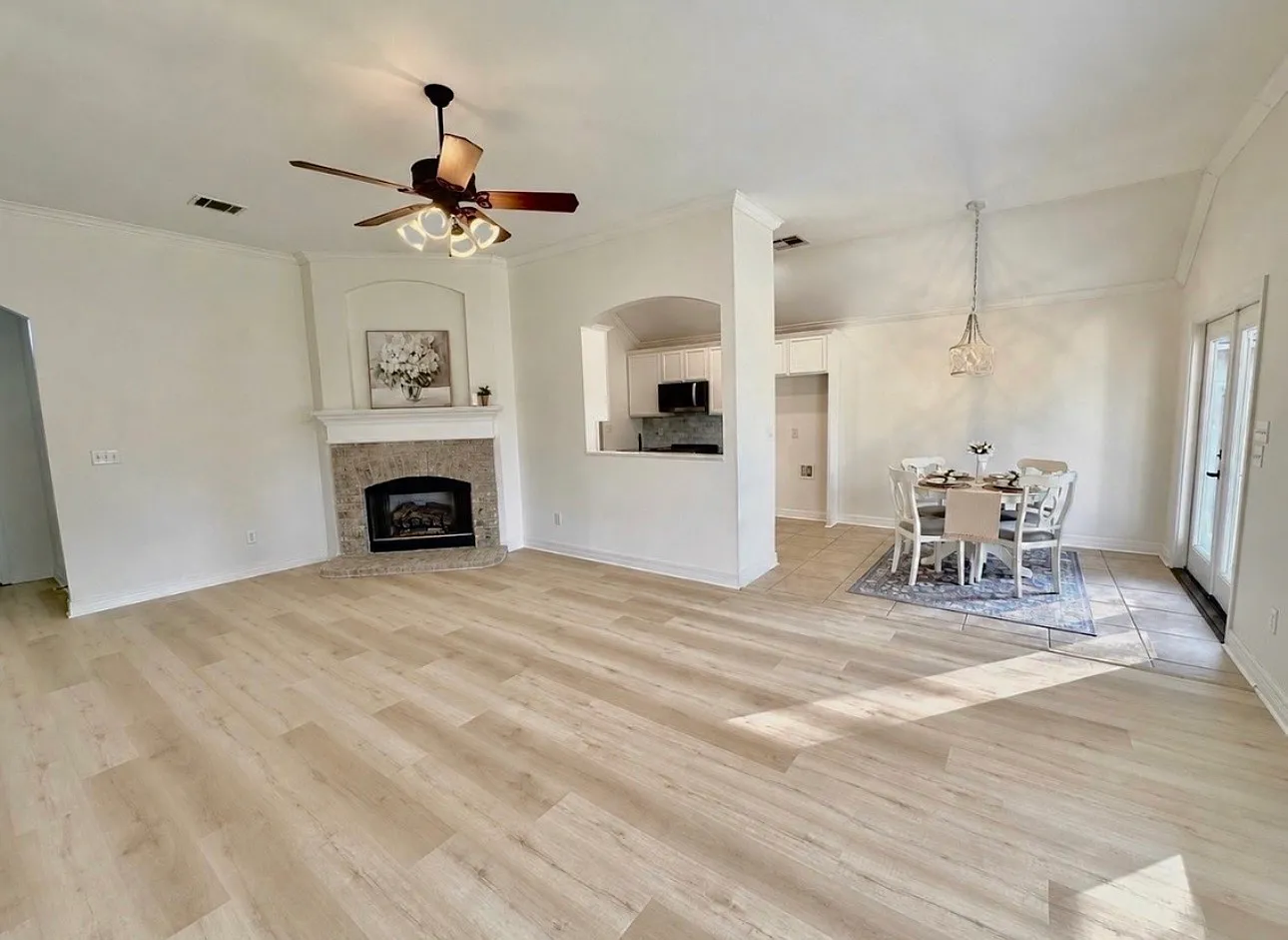 3 bed, 1400 sqft, $2,000 — Photo 2