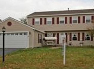 110 Kensington Dr, Streamwood, IL