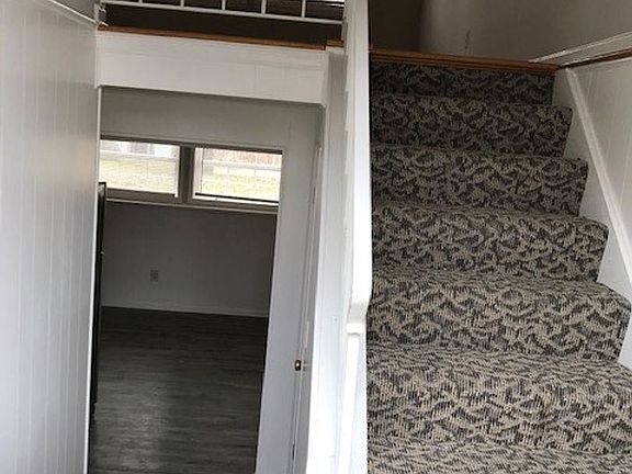 2nd image of 10026 Grandview Dr