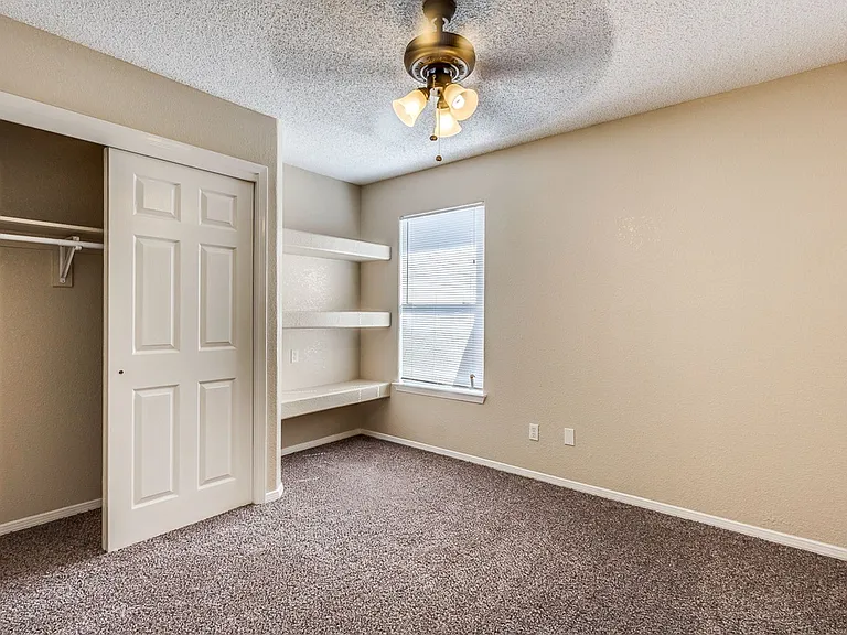 900 Tecate Pl — Photo 24