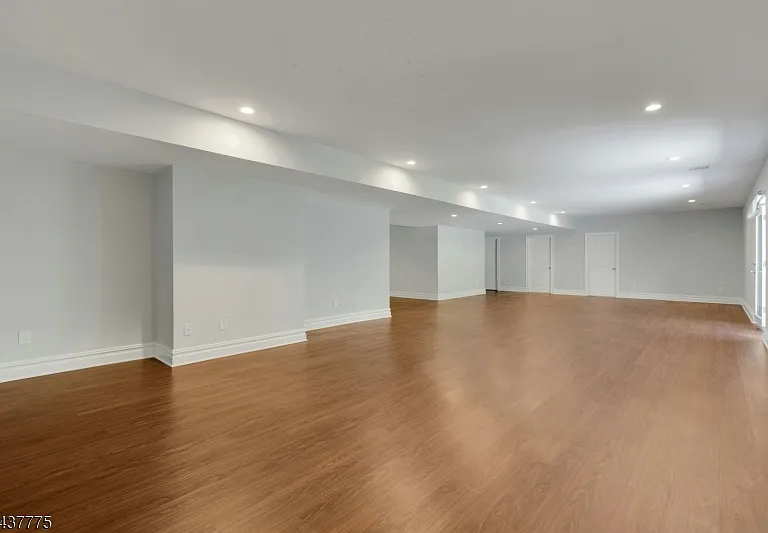16 Exeter Rd — Photo 40