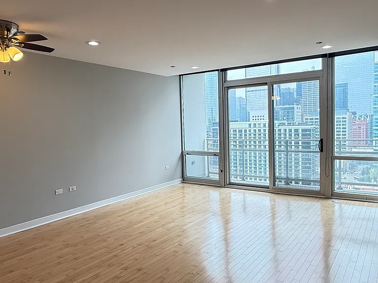 737 W Washington Blvd #1904 — Photo 3
