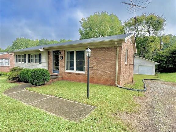 2nd image of 2716 Woodbury Dr