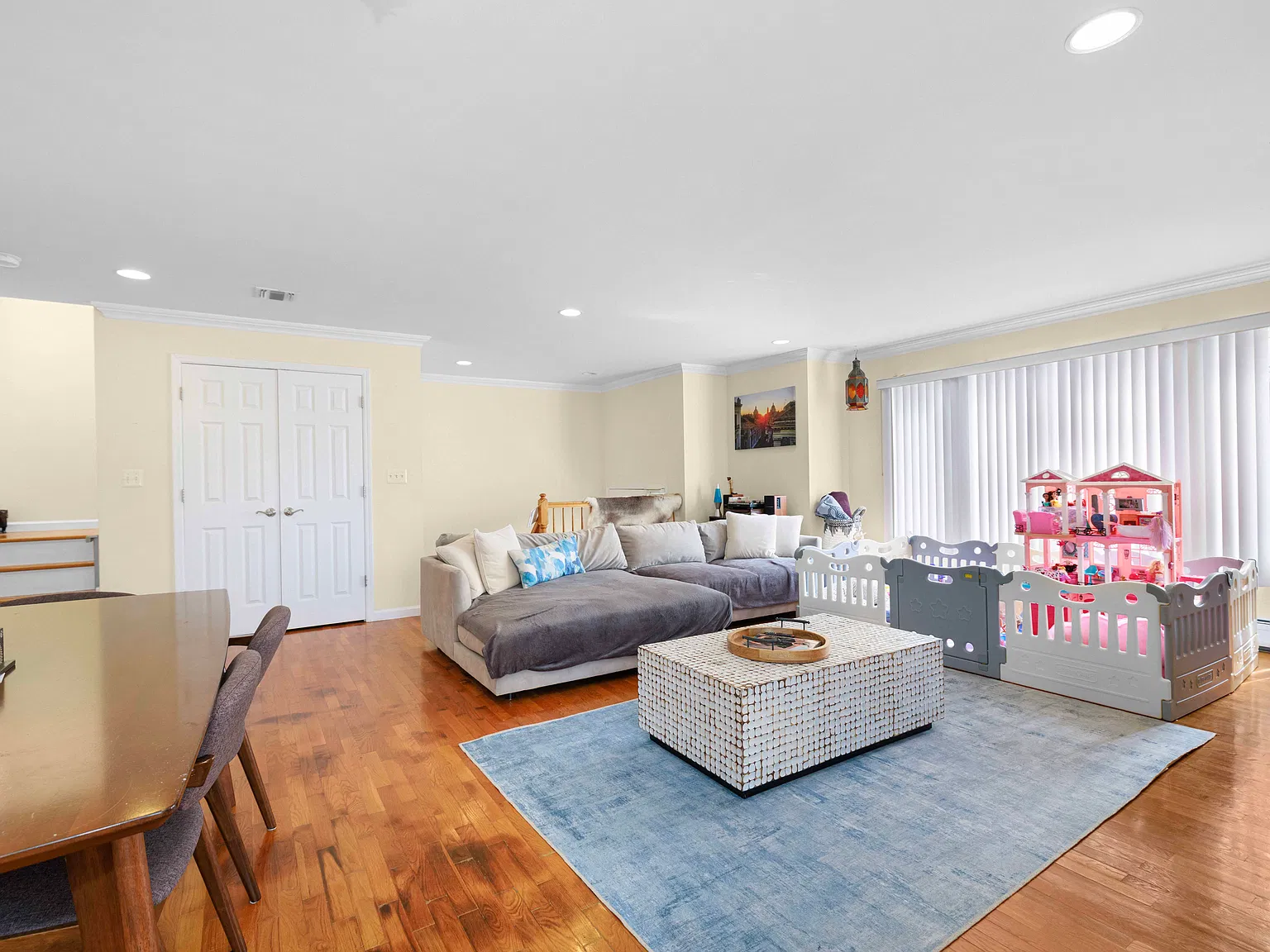 3 bed, 1844 sqft, $3,950 — Photo 3