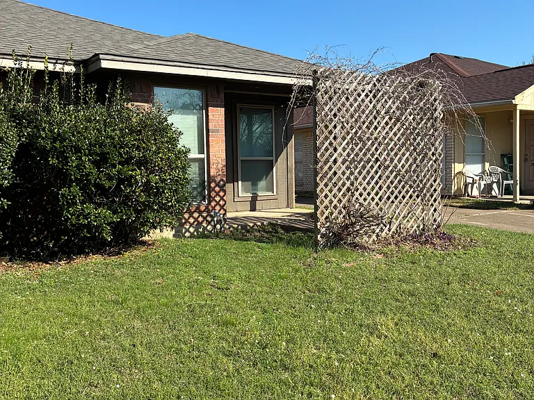 2307 Monte Carlo Dr #B — Photo 2