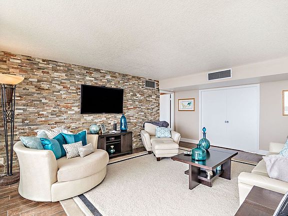 5th image of 124 Lakeshore Dr #5280