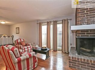 209 E 36th St APT 2, Kansas City, MO 64111