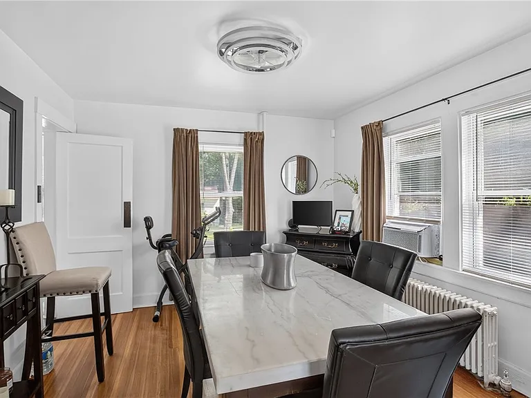 476 Providence St — Photo 11