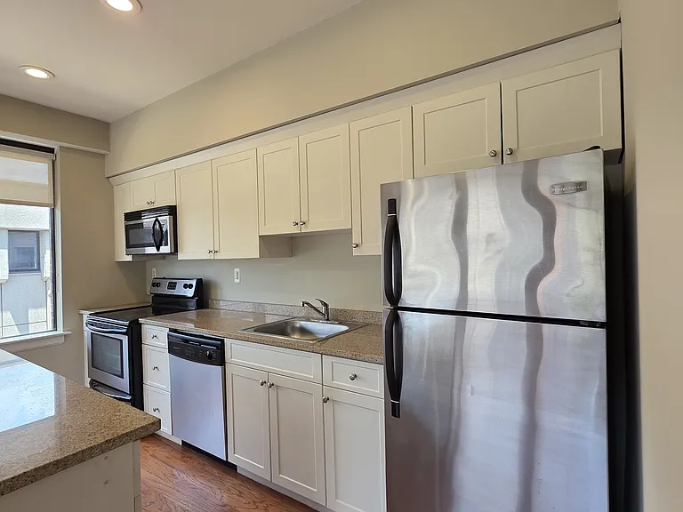 125 N 4th St #401 — Photo 13