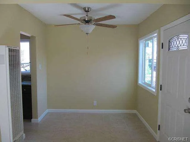 3 bed, 889 sqft, $2,700 — Photo 3