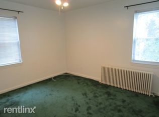 5425 Sargent Rd, Hyattsville, MD 20782