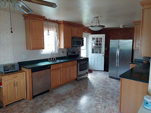 2nd image of 728 E Woodlawn Ave