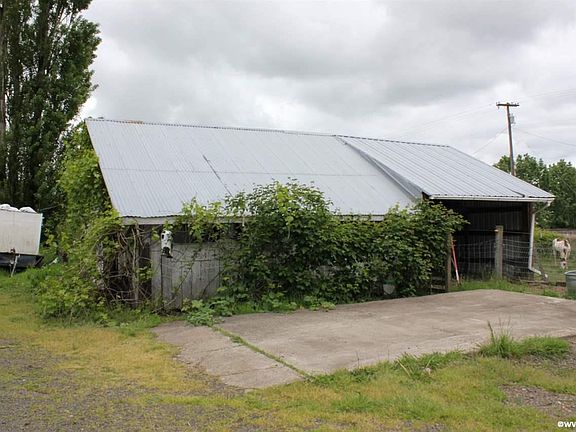 2nd image of 33036 Blackberry Ln