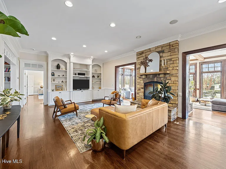 Lexington Dr — Photo 20