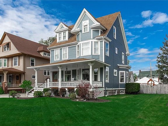 2nd image of 1566 Clarence Ave