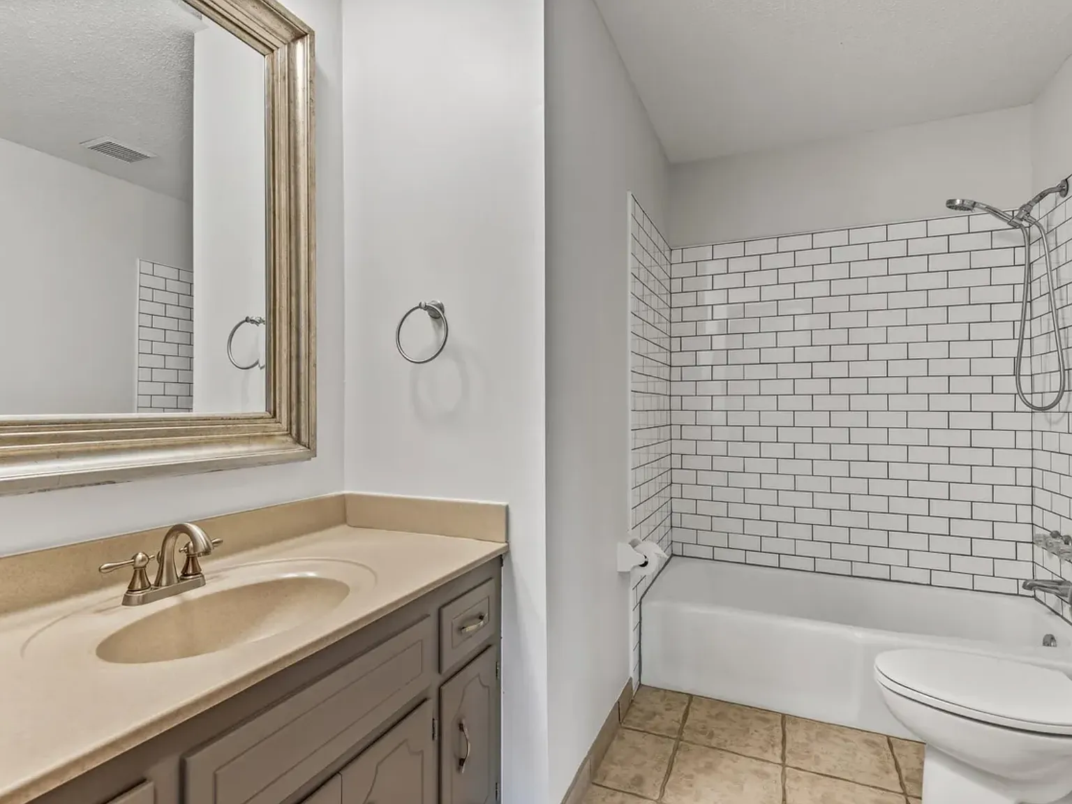 6 bed, 2100 sqft, $4,300 — Photo 4