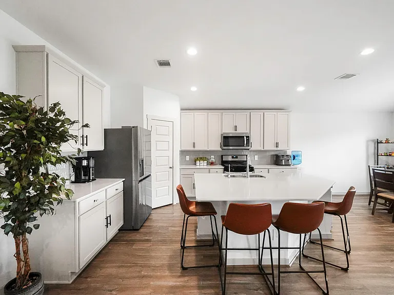 1126 Hyde Lake Ln — Photo 5