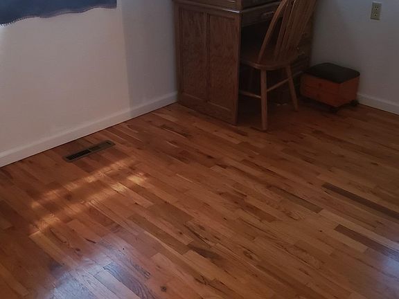 4th image of 802 Gholson St
