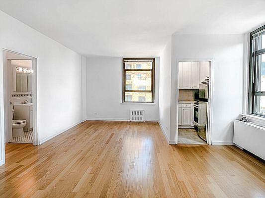 1st image of 4 Park Ave APT 17D