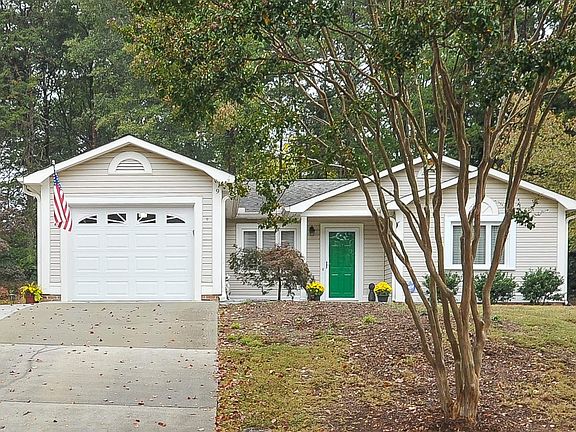 3rd image of 9 Woodtrace Cir