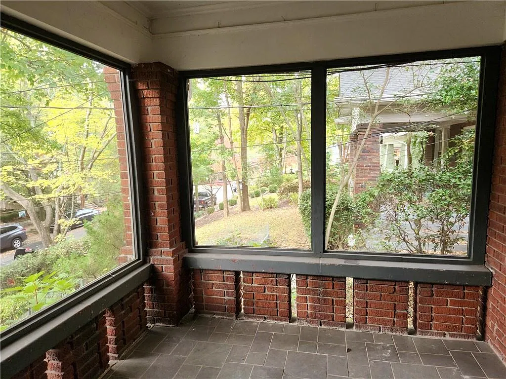 2 bed, 1.0 bath, 1596 sqft, $2,950 — Photo 3