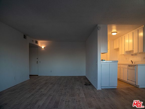 4th image of 5400 Lindley Ave Unit 209
