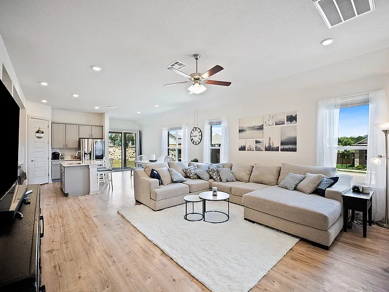 900 Balsora Cv — Photo 4