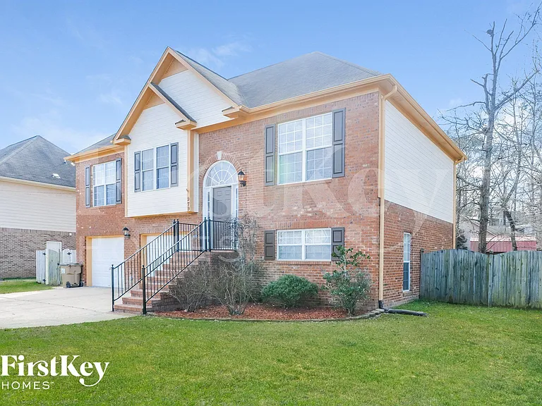 979 Hickory St — Photo 2