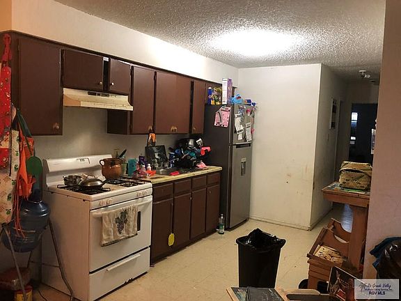 3rd image of 492 Pedernales Cir