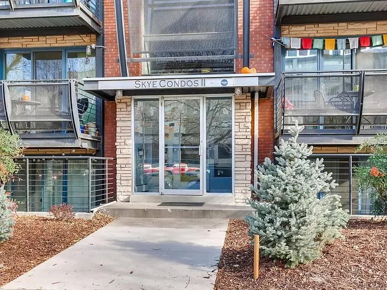 1336 N Logan St #302 — Photo 2