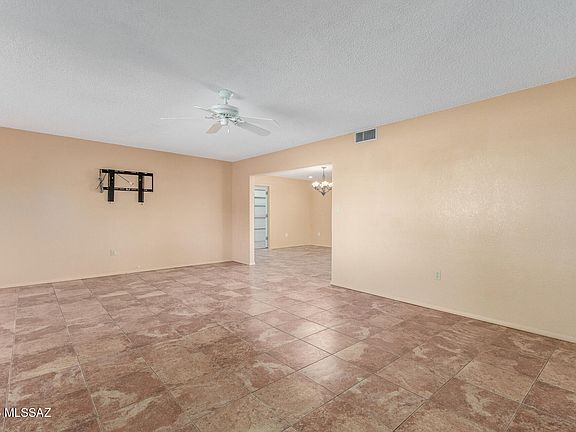 4th image of 132 E Santa Rebecca Dr