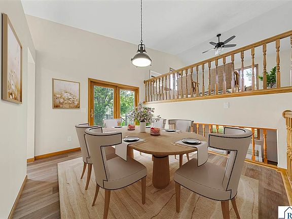 4th image of 1676 Castle Dr