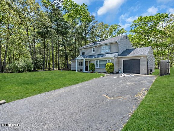 5th image of 2261 Huckleberry Road