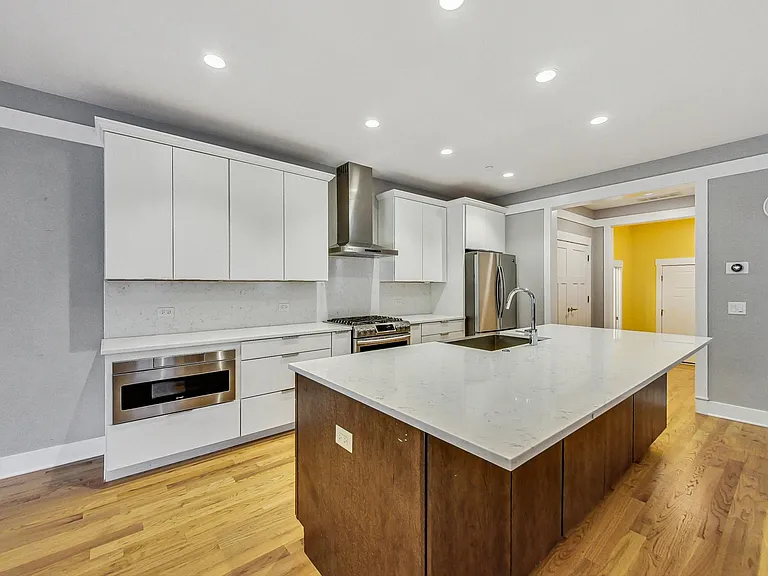 8101 Floral Ave — Photo 6