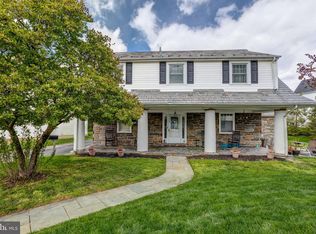 610 Foxglove Dr, Morton, PA 19070