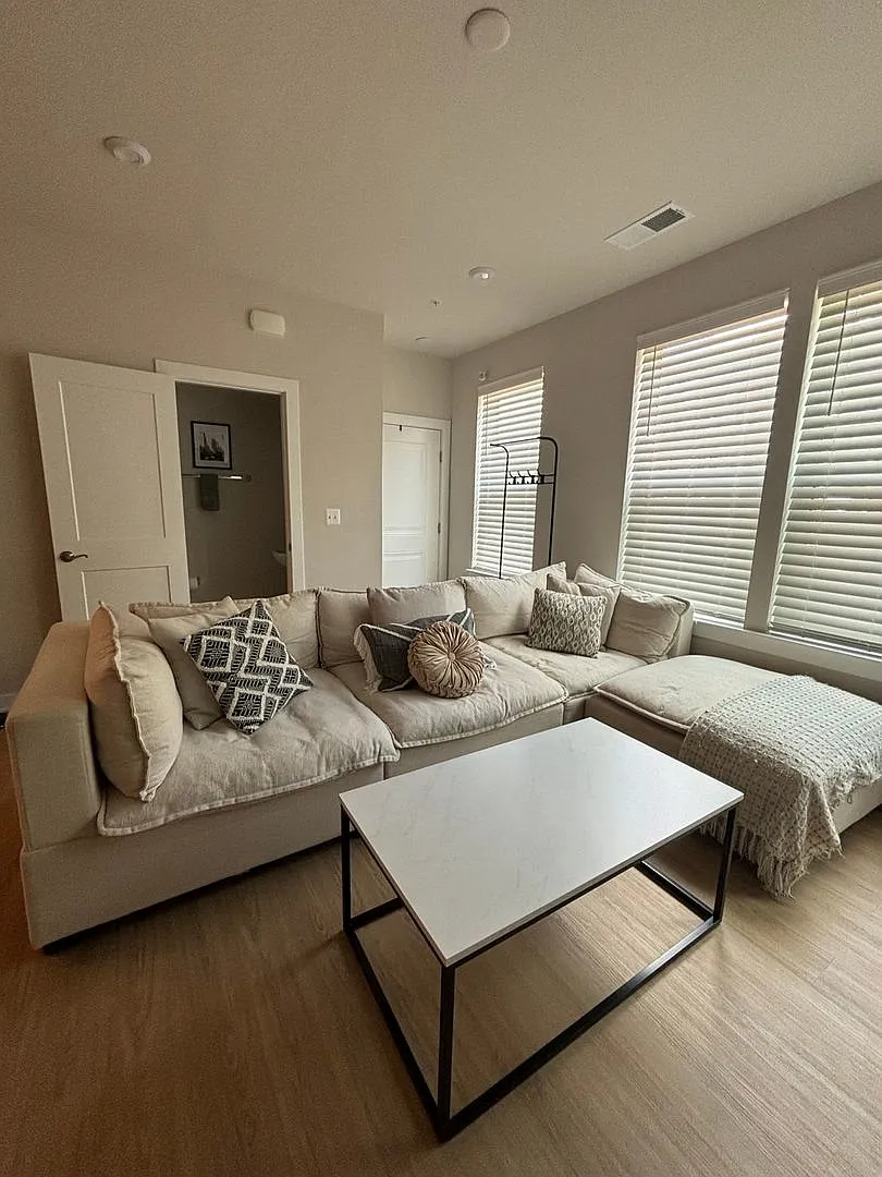 Modern 3BR Condo: Walk to Metro, 3 Miles from IAD — Photo 3