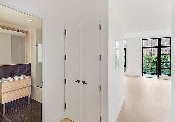 4th image of 25 Bruckner Blvd #4GE