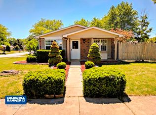 840 Bloomfield Ln, Aurora, IL 60504