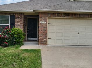 915 W Prairie Wind Way, Mustang, OK 73064