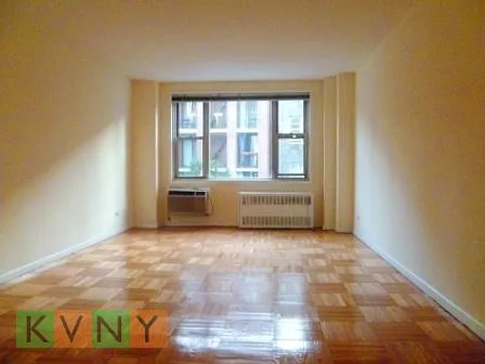 Rented by KVNY Soho | media 16